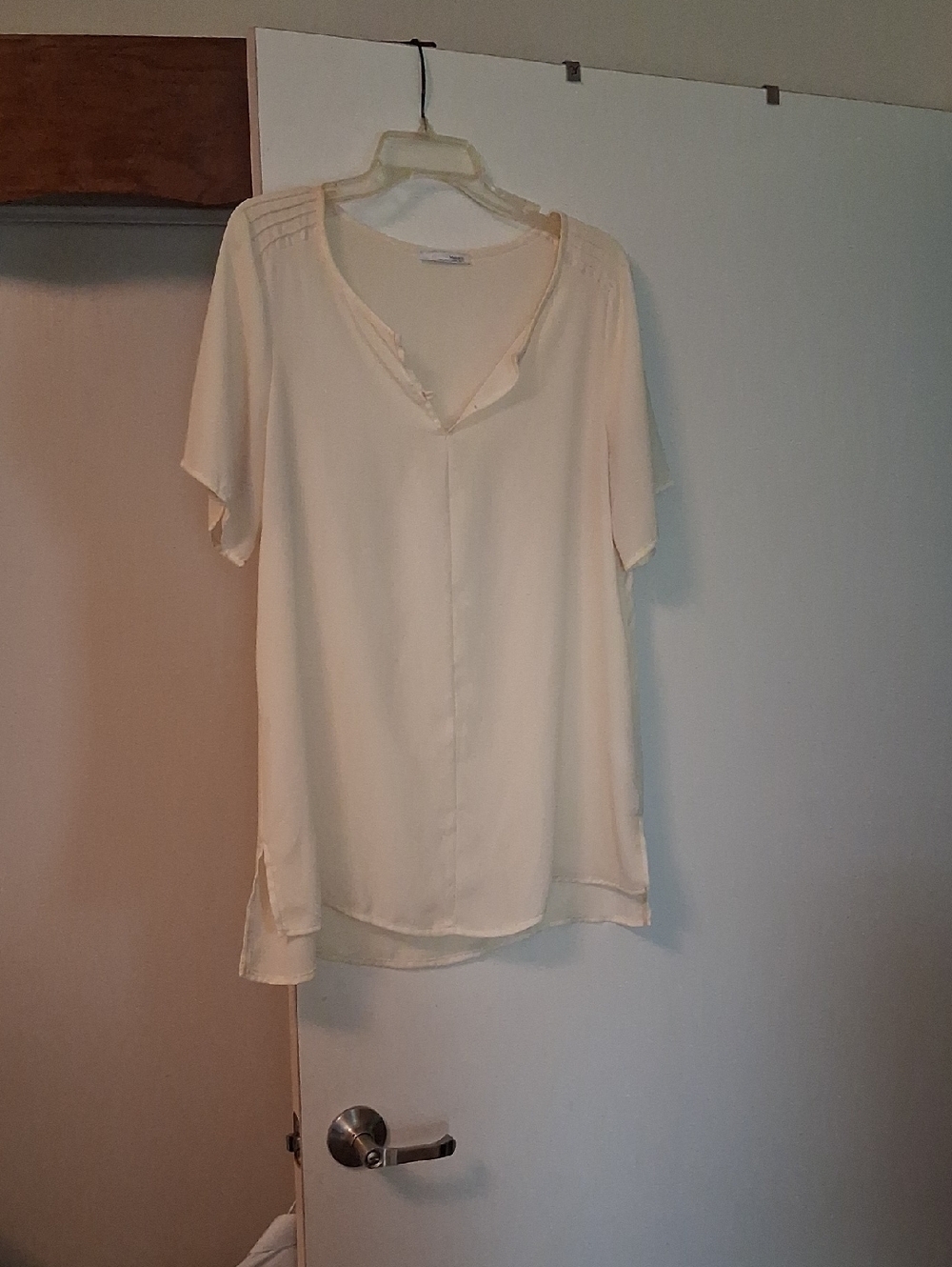Women's Cream V-Neck Short Sleeve Blouse